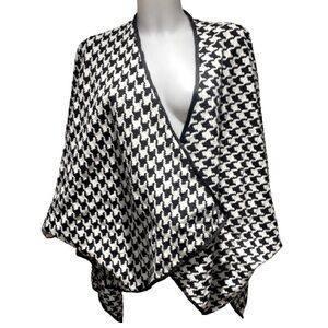 Jeykay Black and White Houndstooth Poncho /Shall /Wrap One Size L XL